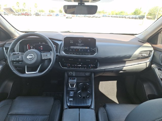 Used 2023 White Nissan Platinum image 12