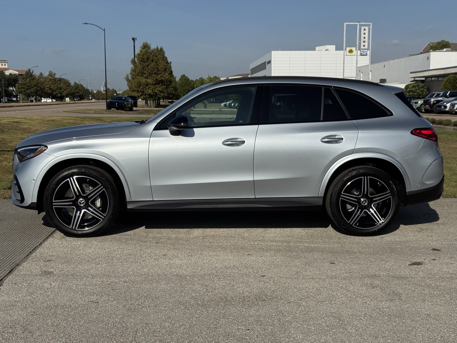 New 2026 Cirrus Silver Metallic Mercedes-Benz GLC 300 image 27
