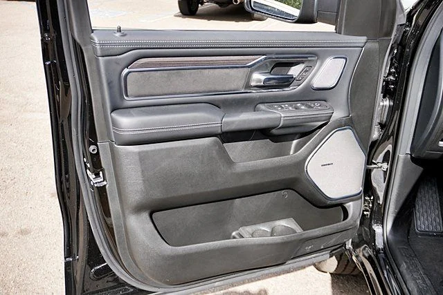New 2026 Diamond Black Crystal Pearl-Coat Exterior Paint RAM Laramie image 31