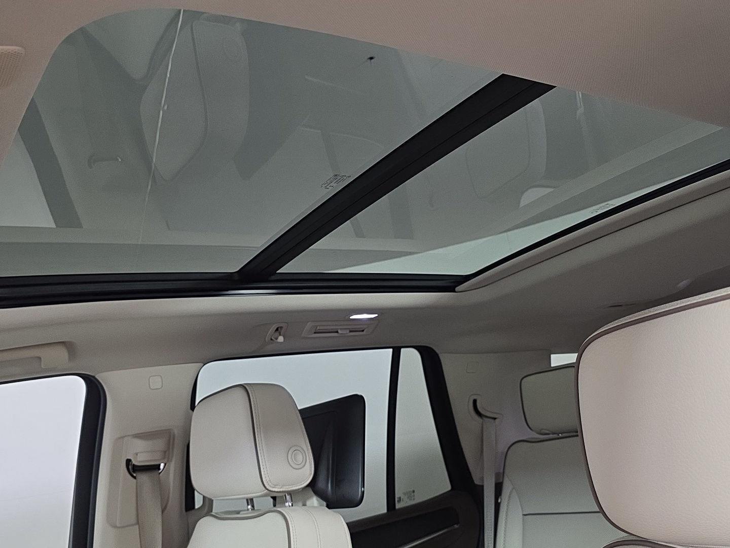 Used 2024 White Frost Tricoat GMC Denali image 29