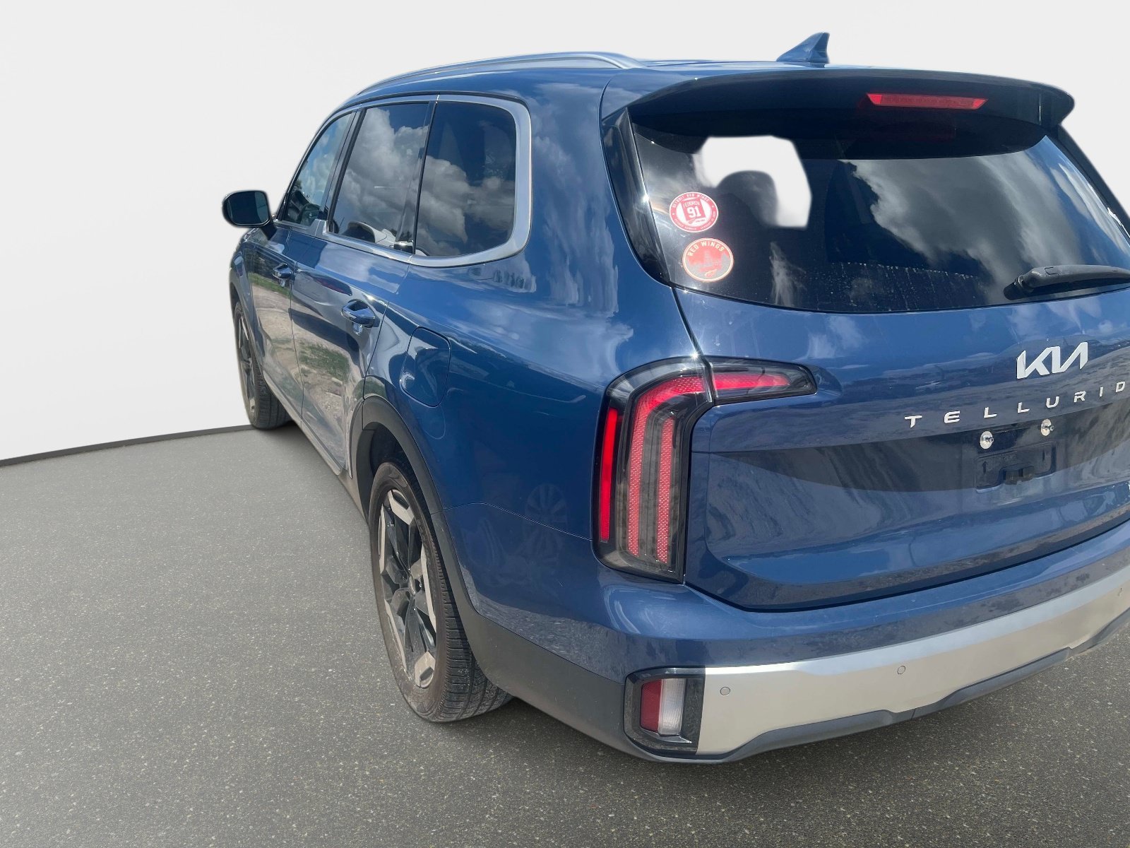 Used 2023 Midnight Lake Blue Kia EX image 9