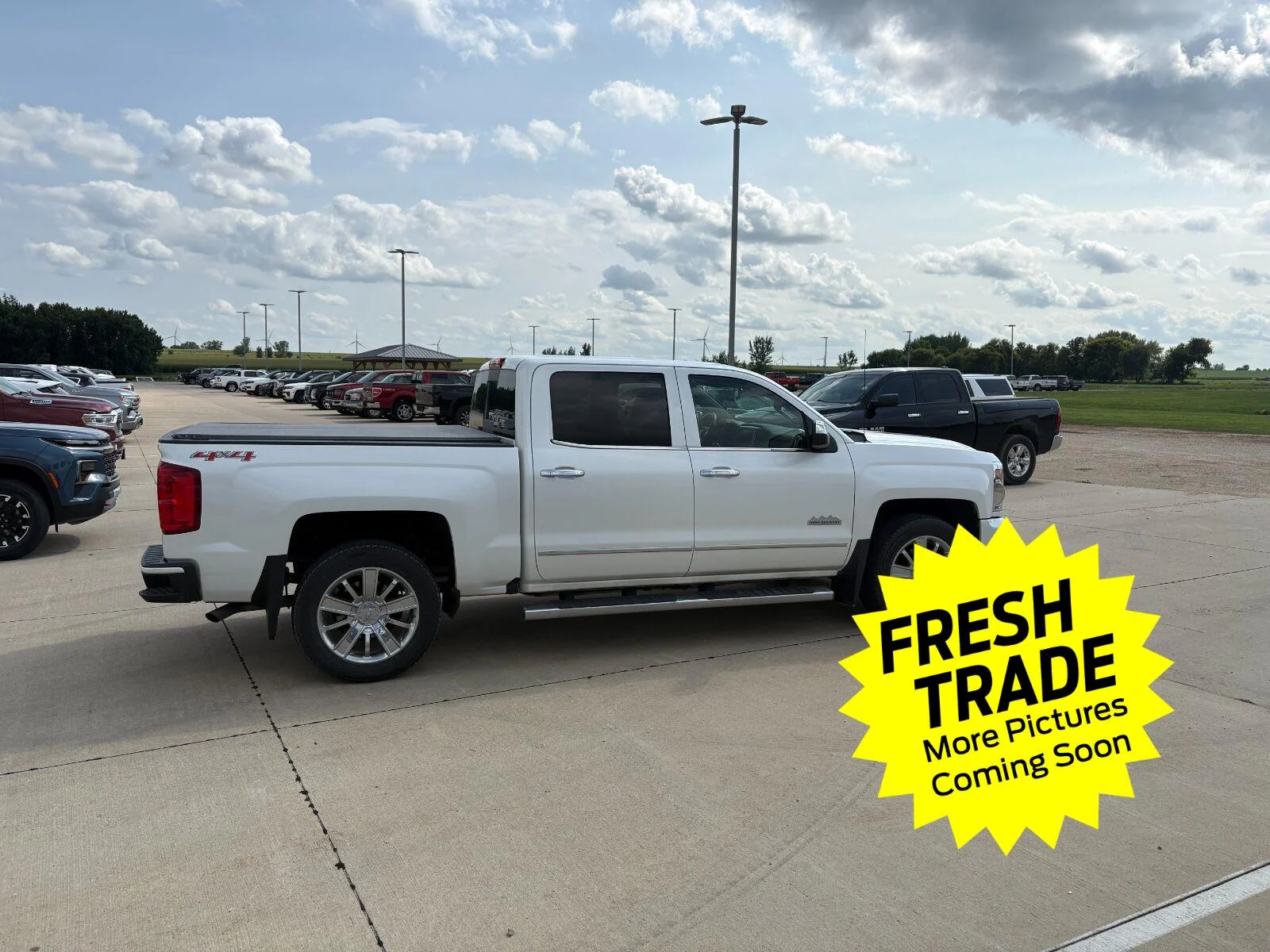 Used 2017 IRIDESCENT PEARL TRICOAT Chevrolet High Country image 5