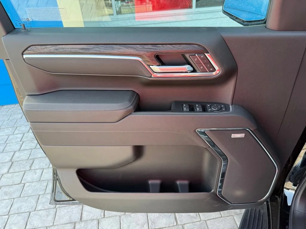 New 2026 Onyx Black GMC SLT image 32
