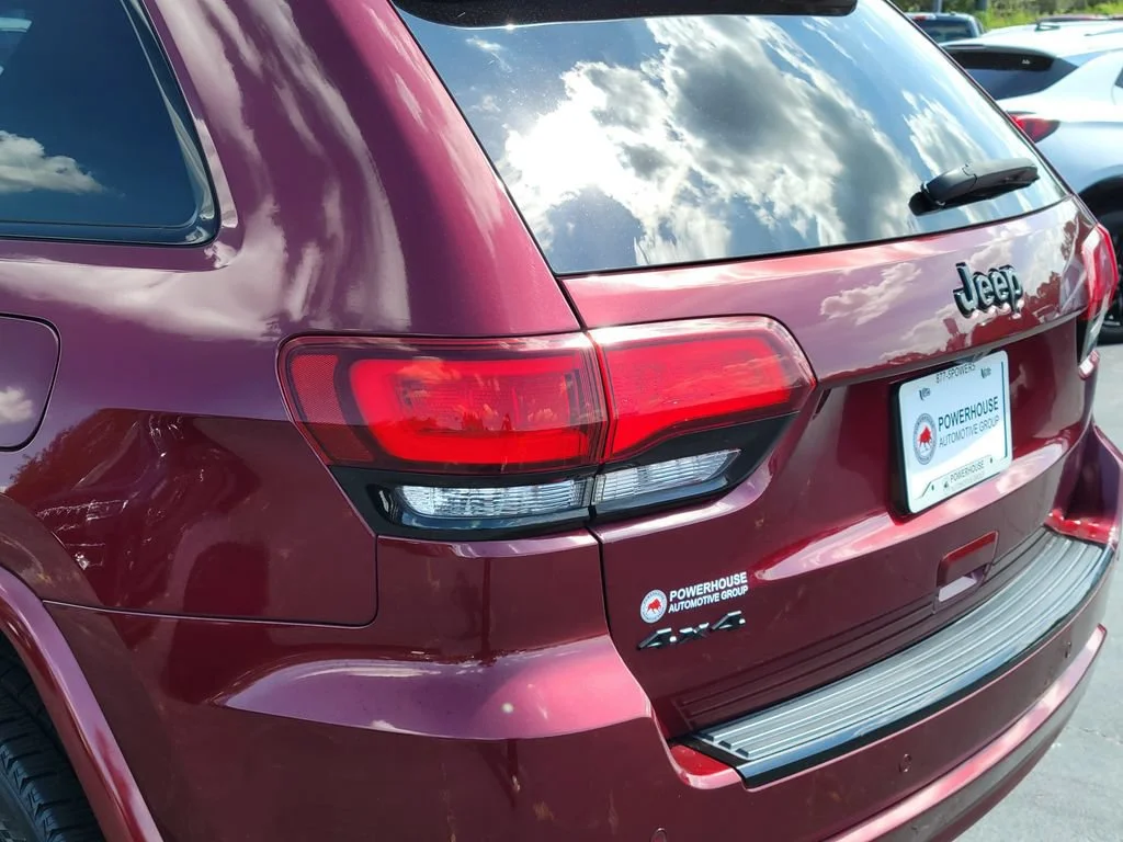Used 2018 Red Jeep Altitude 4x4 image 12