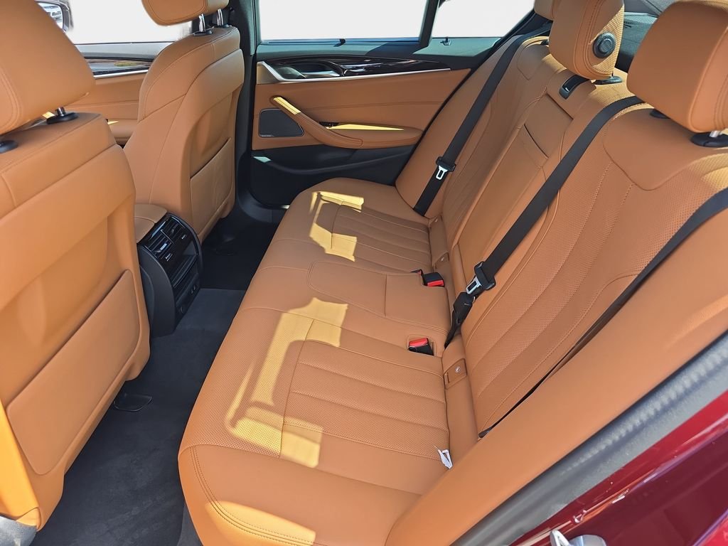 Used 2023 Red BMW 540i image 17