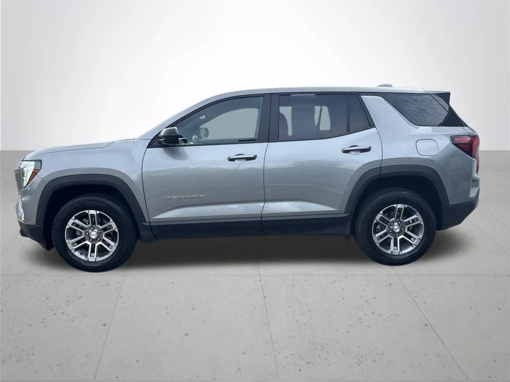 Used 2025 Silver GMC Elevation image 10