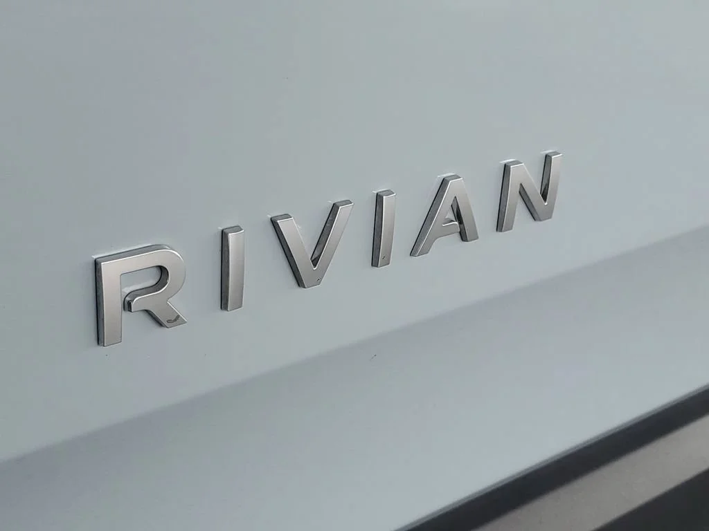 Used 2024  Rivian Adventure image 5