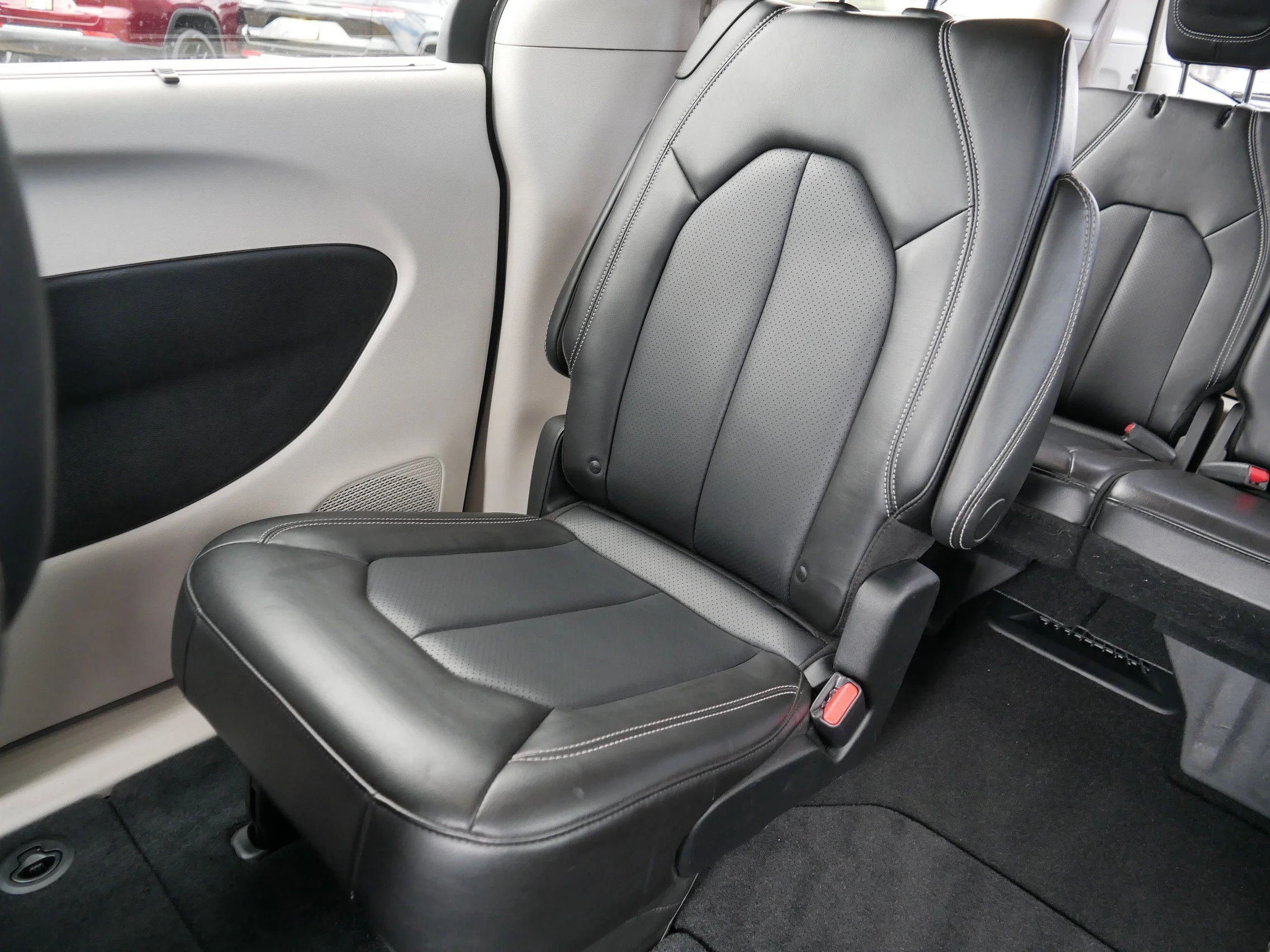 Used 2023 Ceramic Gray Clearcoat Chrysler Touring L image 12