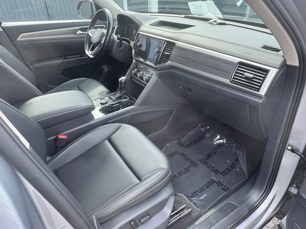 Used 2021 Silver Volkswagen 2.0T SEL image 28