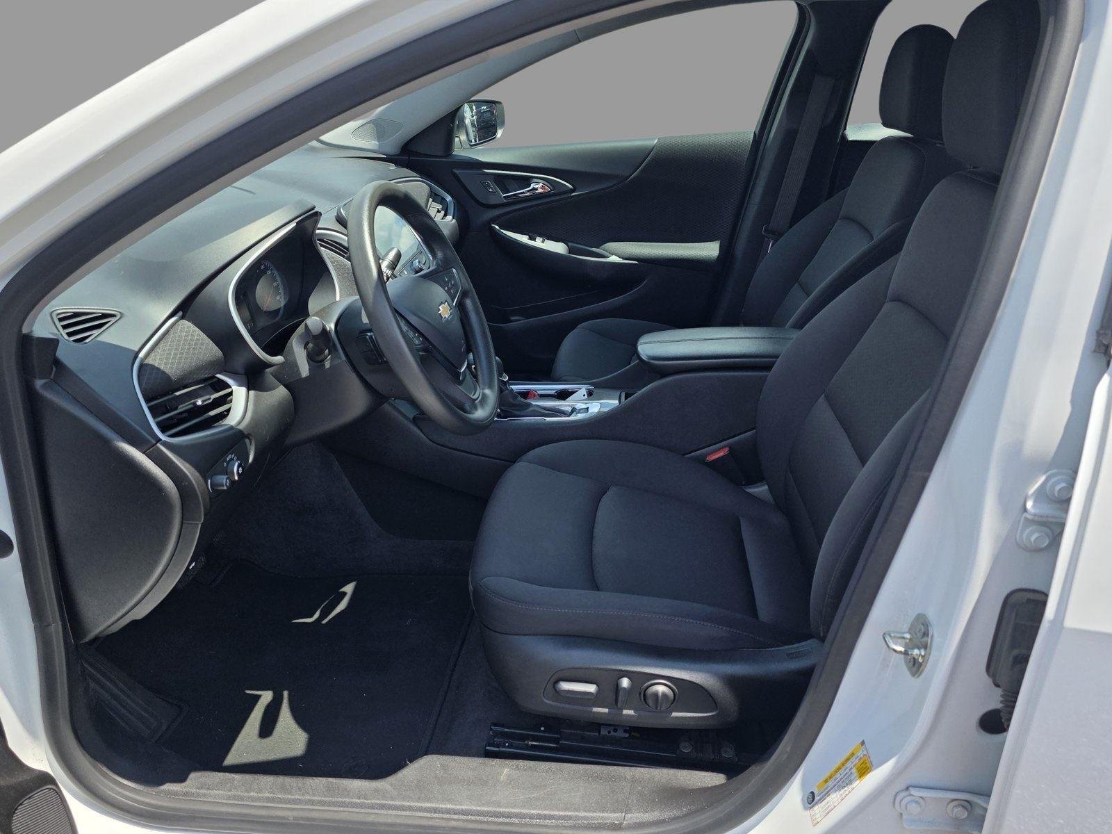 Used 2024 Summit White Chevrolet LT image 12