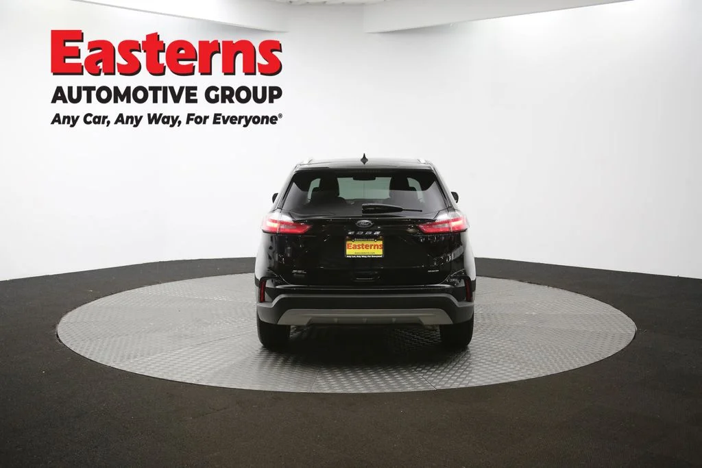 Used 2022 Black Ford SEL image 35