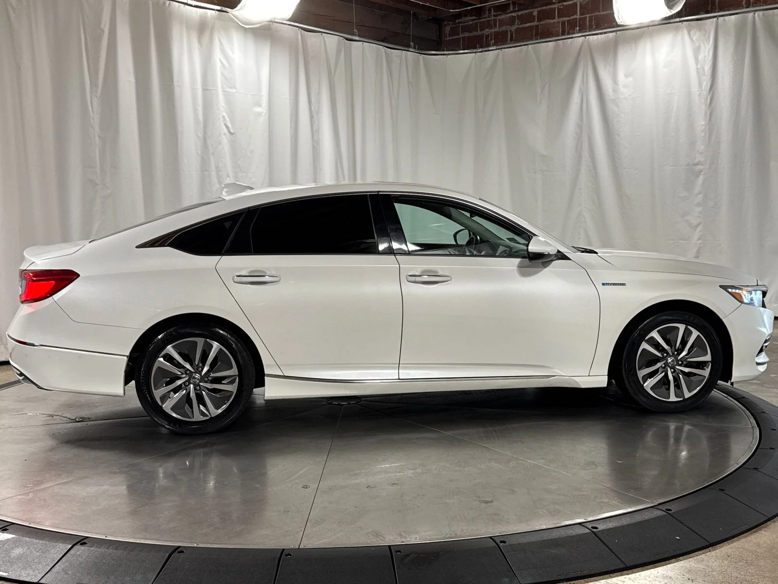 2020 Honda Accord Hybrid Touring - Photo 6