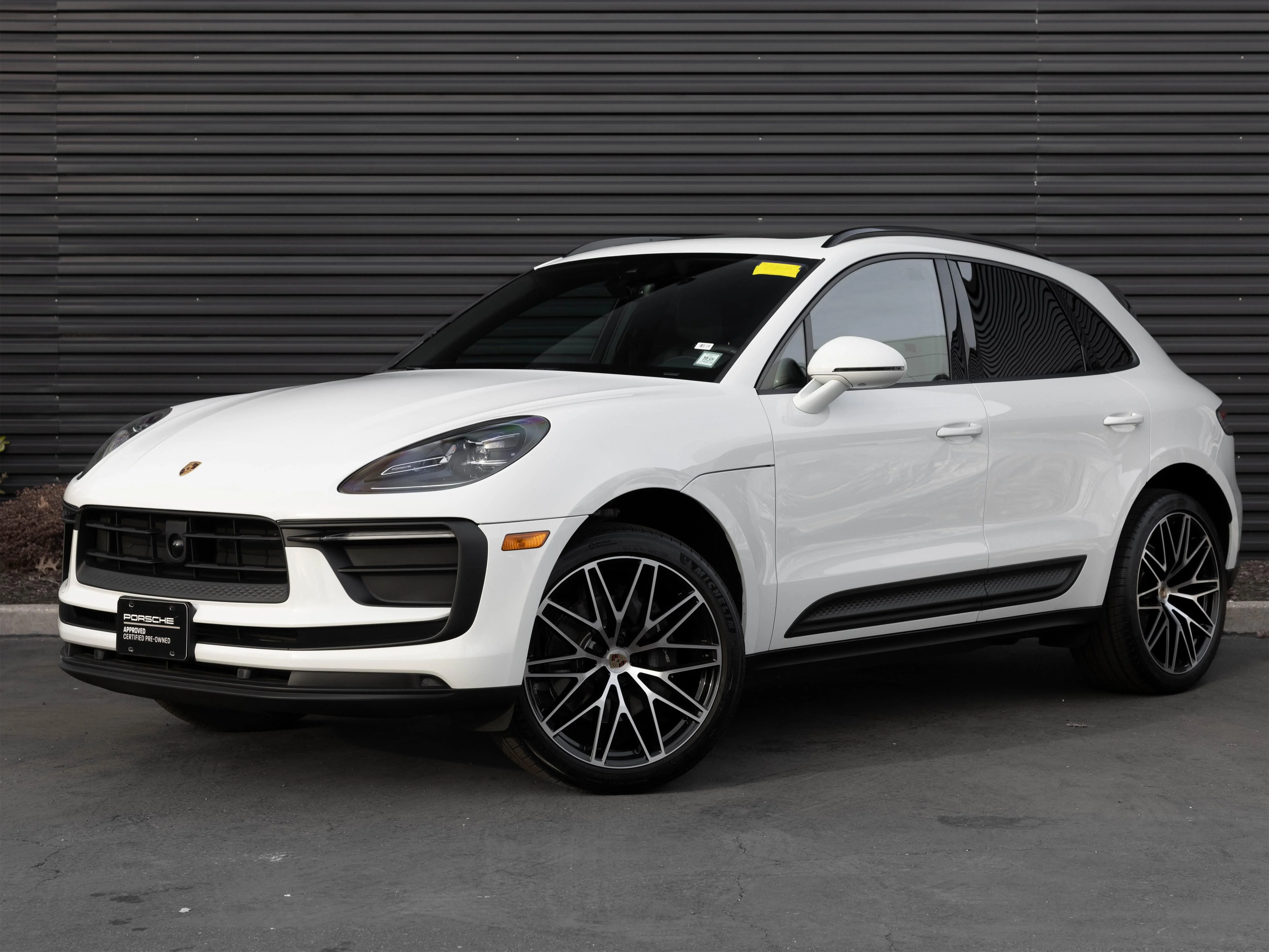 2025 Porsche Macan Base