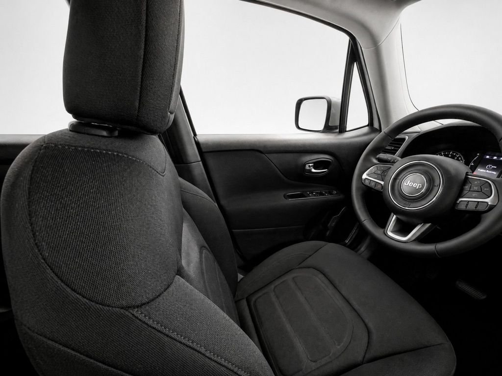 Used 2019 White Jeep Latitude image 18