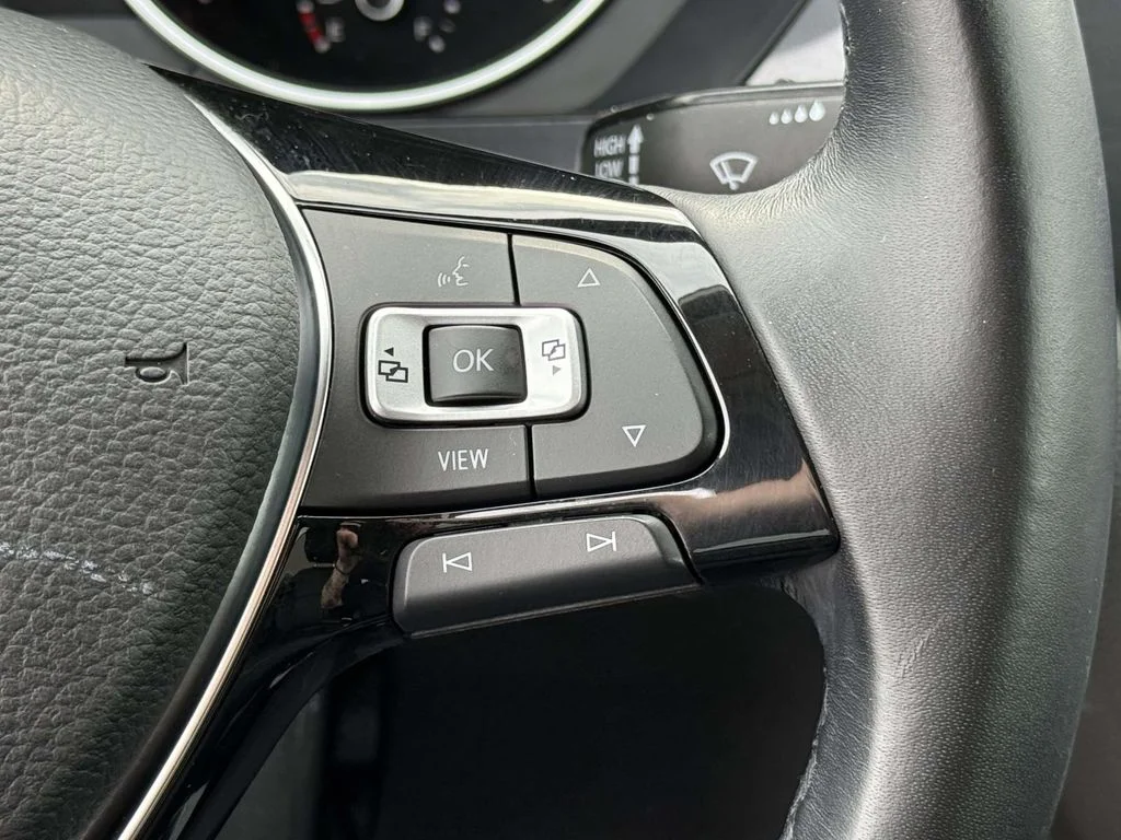 Used 2019 Orange Volkswagen 2.0T SE image 22