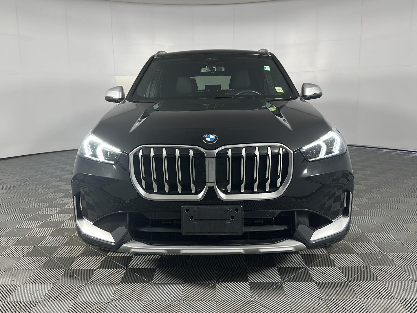 Used 2023 Jet Black BMW xDrive28i image 2
