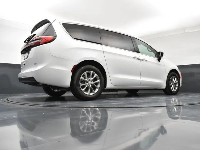 2026 Chrysler Pacifica Select - Photo 24