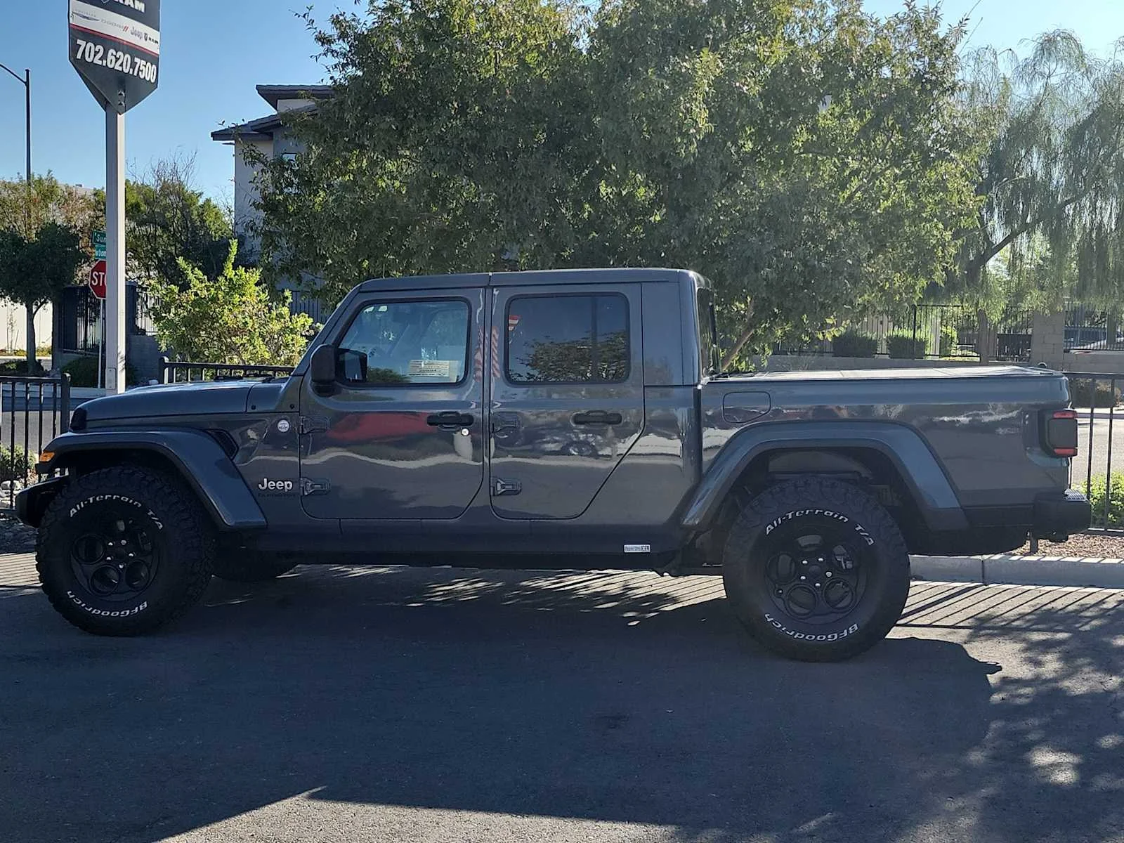Used 2021 Sting-Gray Clearcoat Jeep Overland image 5
