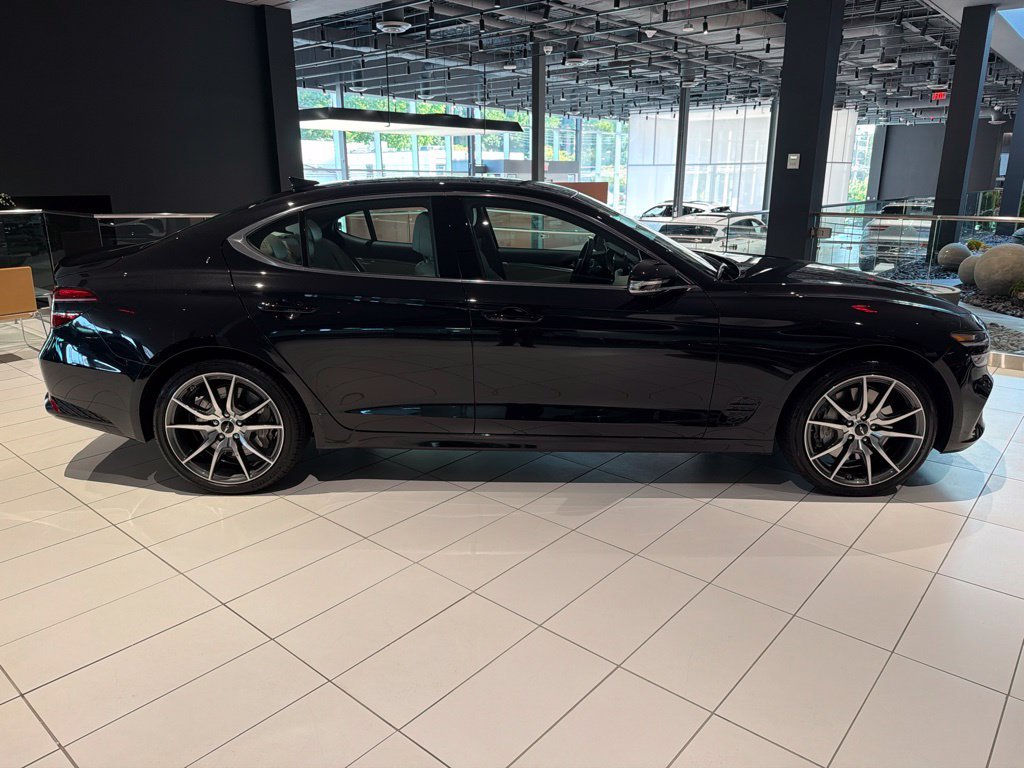 2026 GENESIS G70 Standard - Photo 8