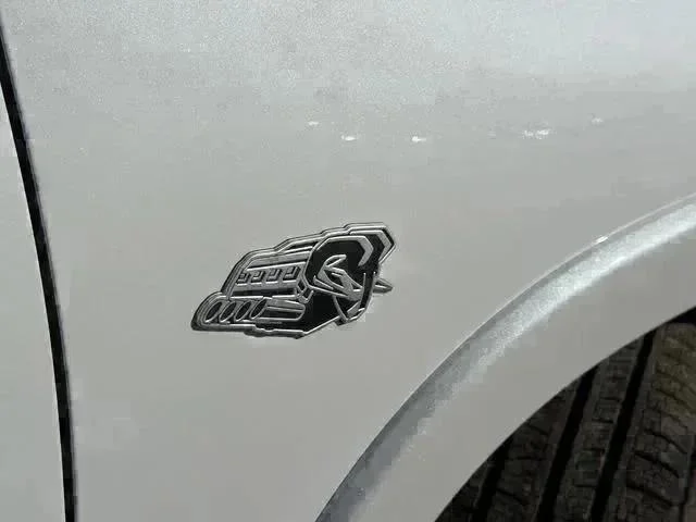 New 2026 Ivory White Tri-Coat Pearl-Coat Exterior Paint RAM LARAMIE image 7