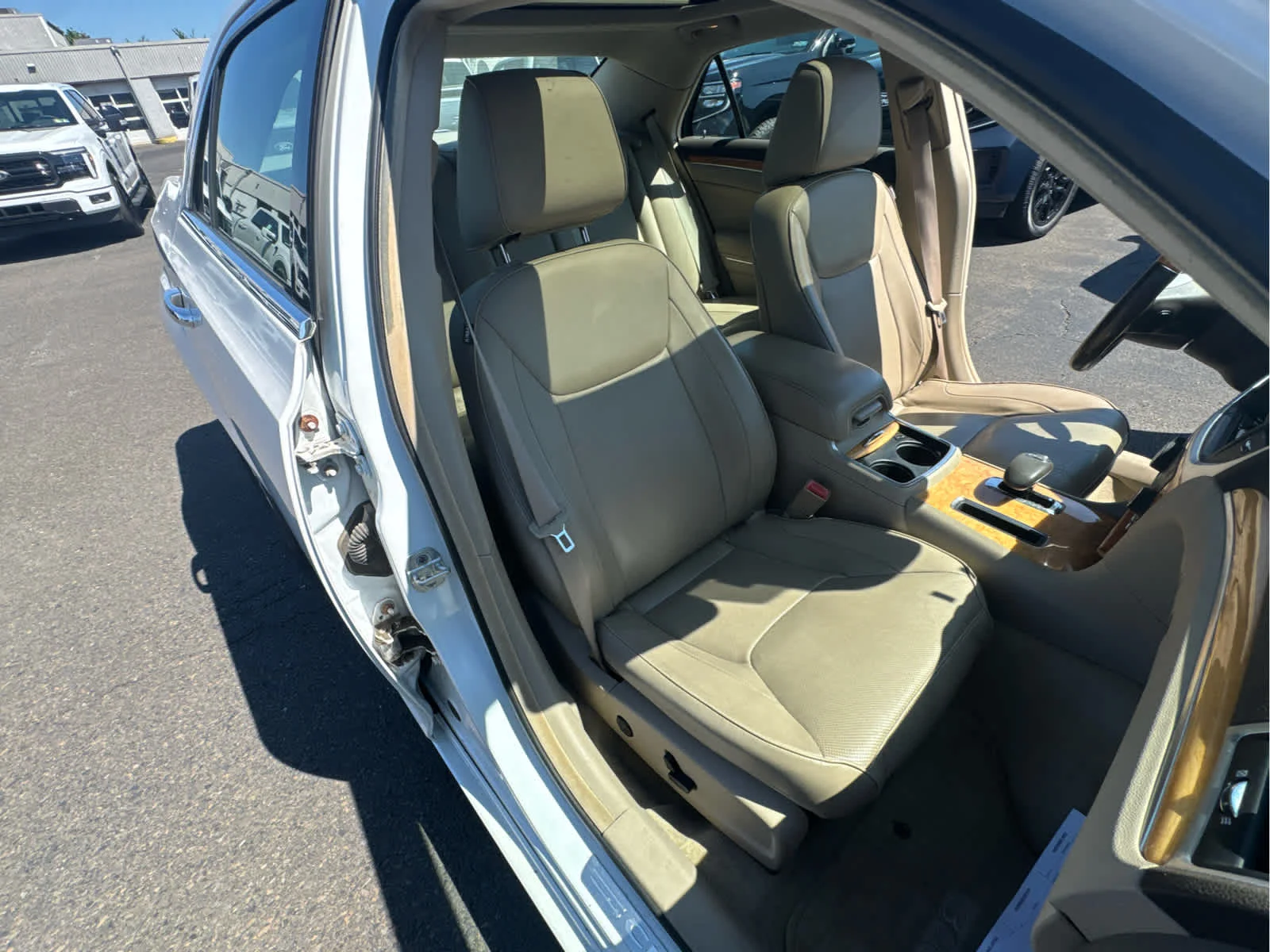 Used 2012 Ivory Tri-Coat Pearl Chrysler Limited image 21
