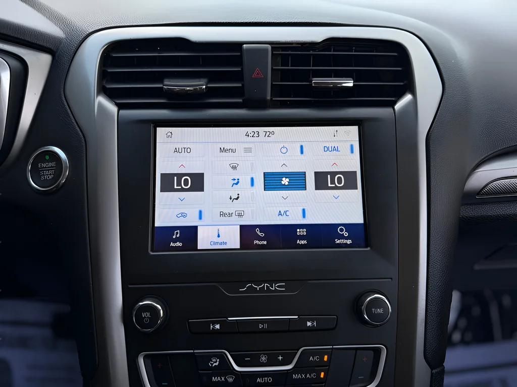 Used 2020 Black Ford SE image 16