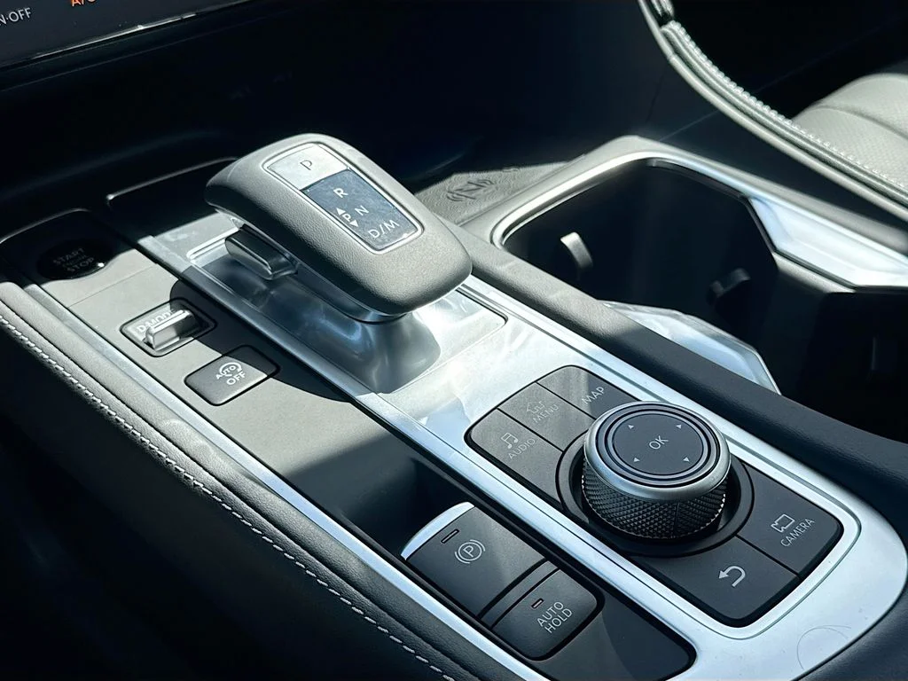 New 2027 MINERAL BLACK INFINITI Luxe FWD image 17