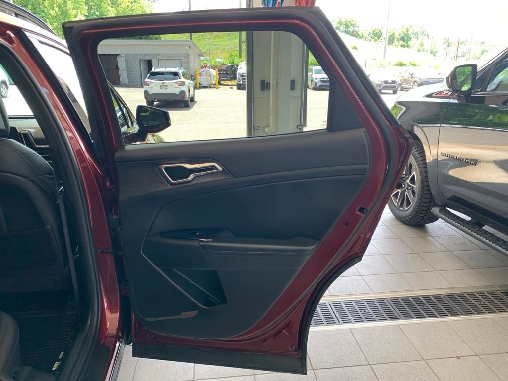 Used 2023 Red Kia X-Line image 18