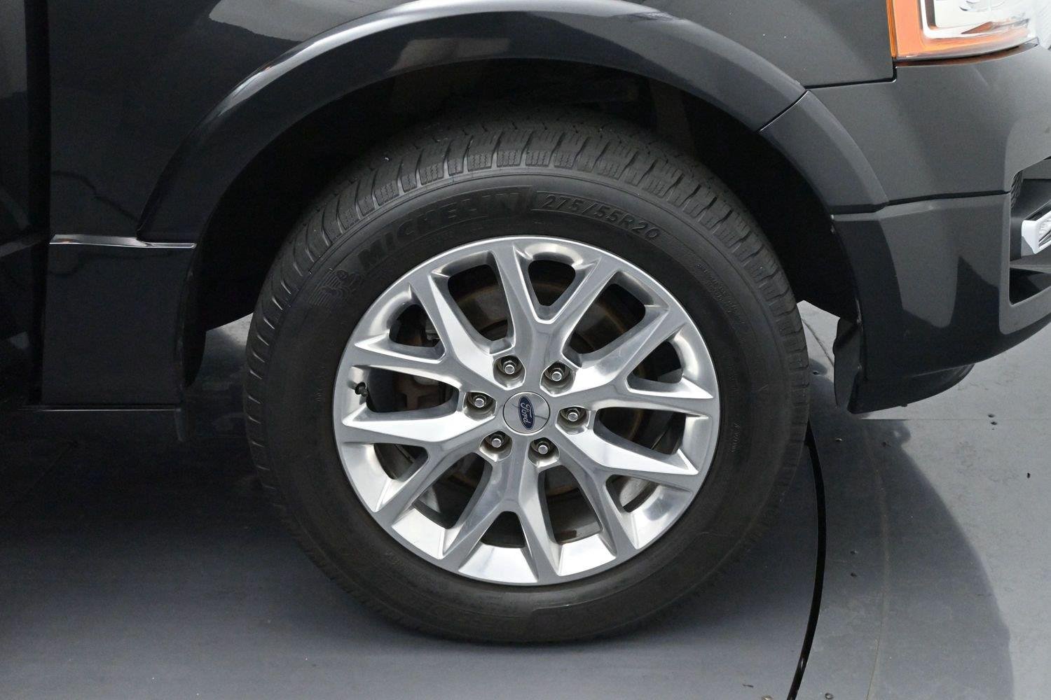 Used 2015 Tuxedo Black Metallic Ford Limited image 40