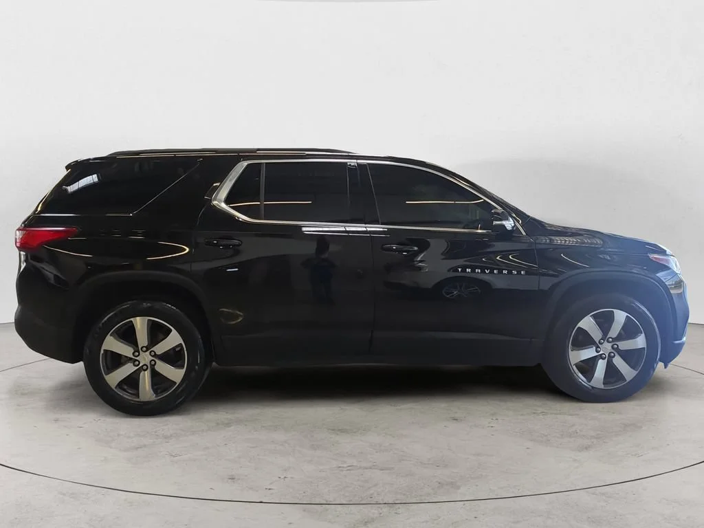 Used 2020 MOSAIC BLACK METALLIC Chevrolet LT Leather image 4