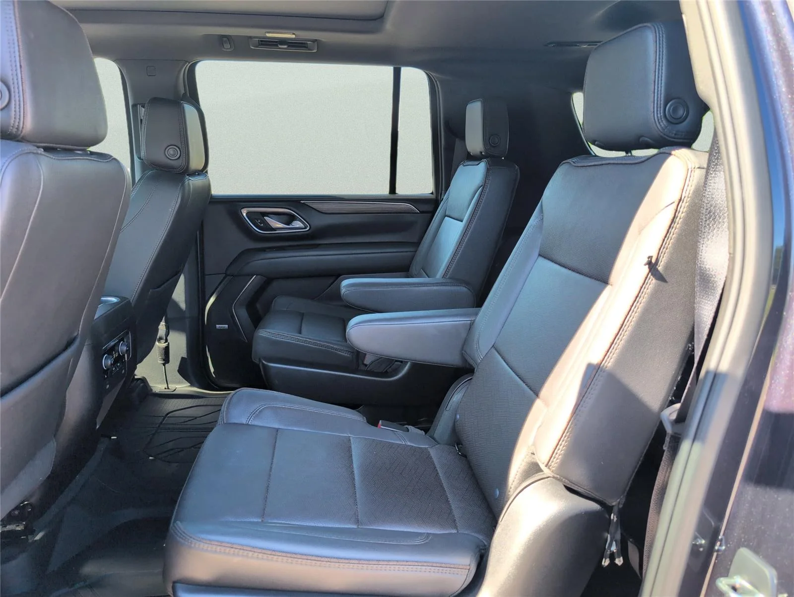 Used 2023 Dark Ash Metallic Chevrolet High Country image 33