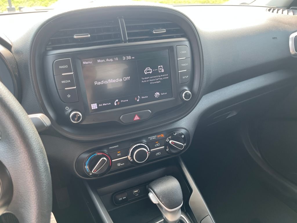 Used 2025 White Kia LX image 17