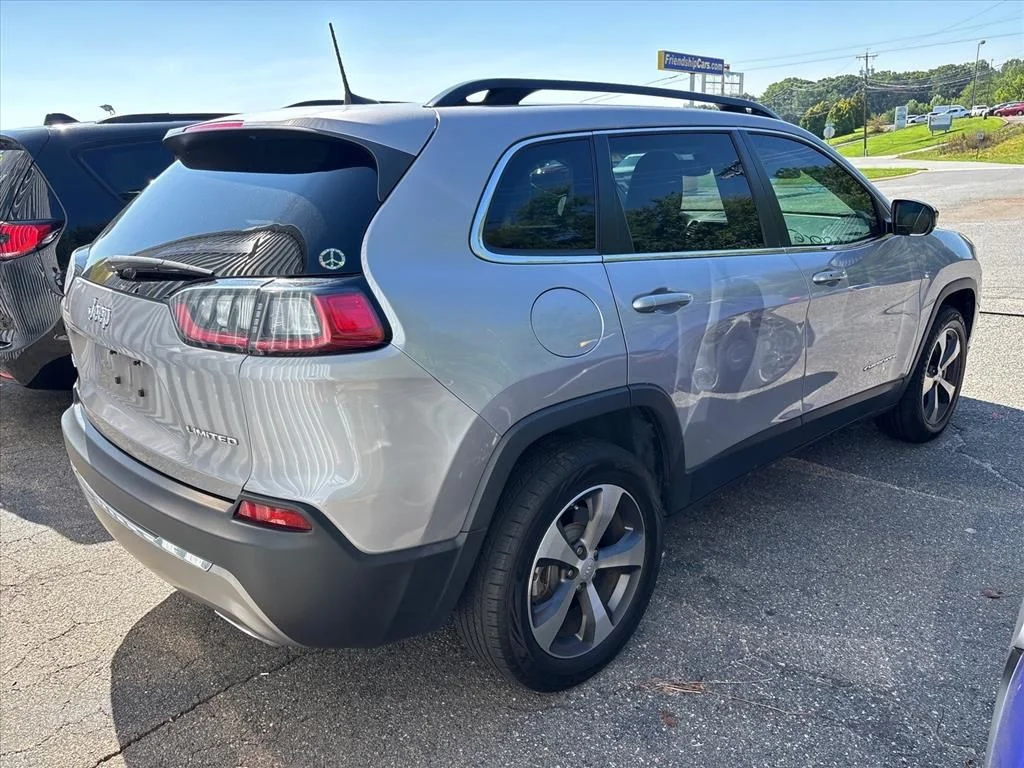Used 2022 Silver Jeep Limited image 8