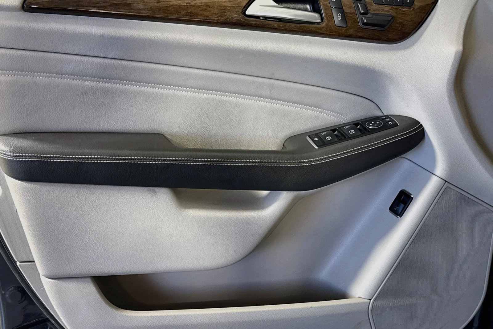 Used 2012 Steel Grey Metallic Mercedes-Benz ML 350 BlueTEC® image 17