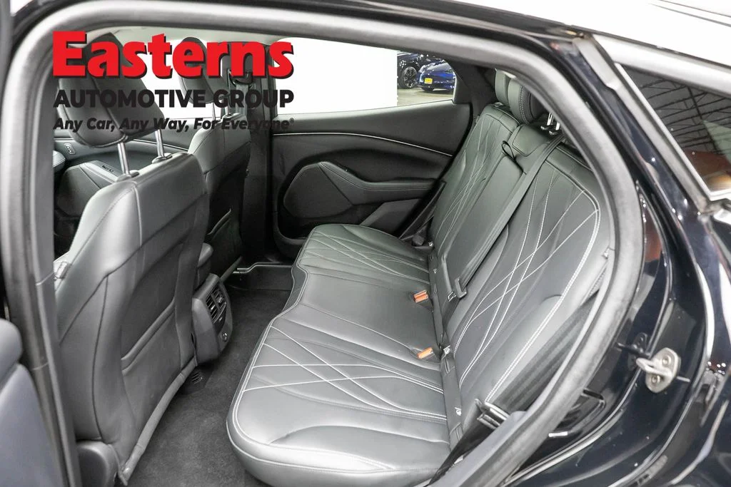 Used 2021 Black Ford Select image 21