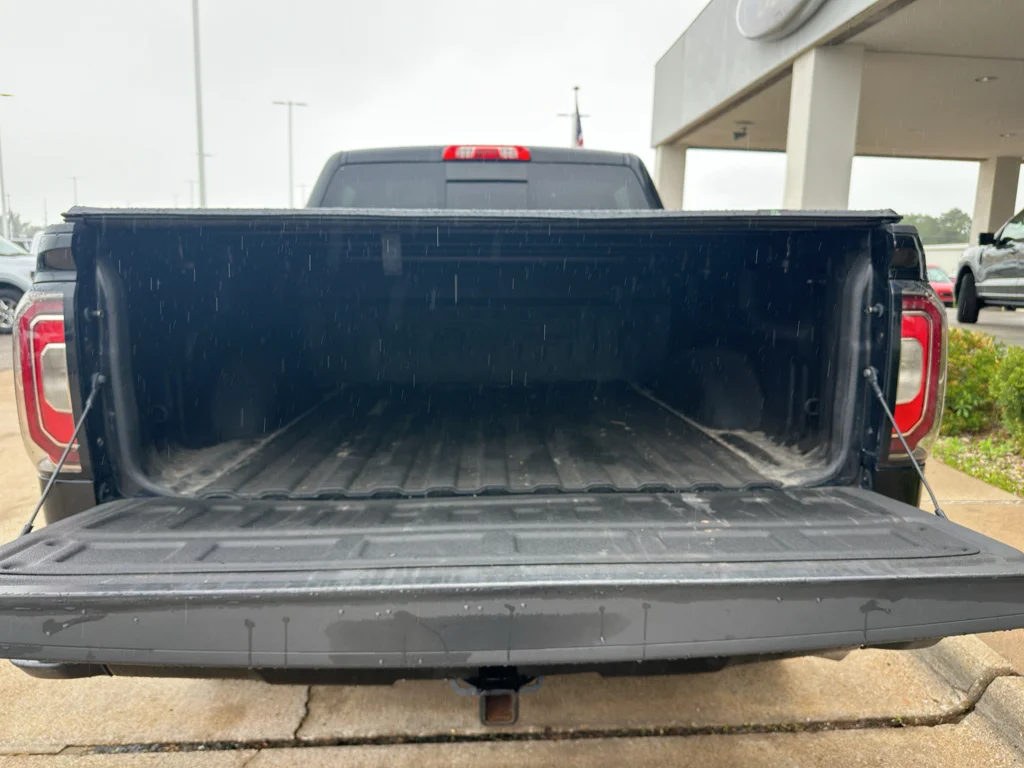 Used 2017 Onyx Black GMC Denali image 9