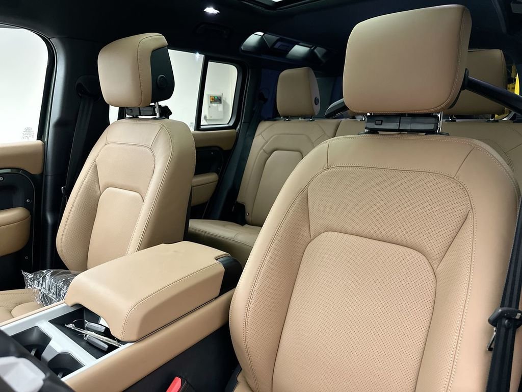 New 2026 Woolstone Green Land Rover X-Dynamic SE image 10