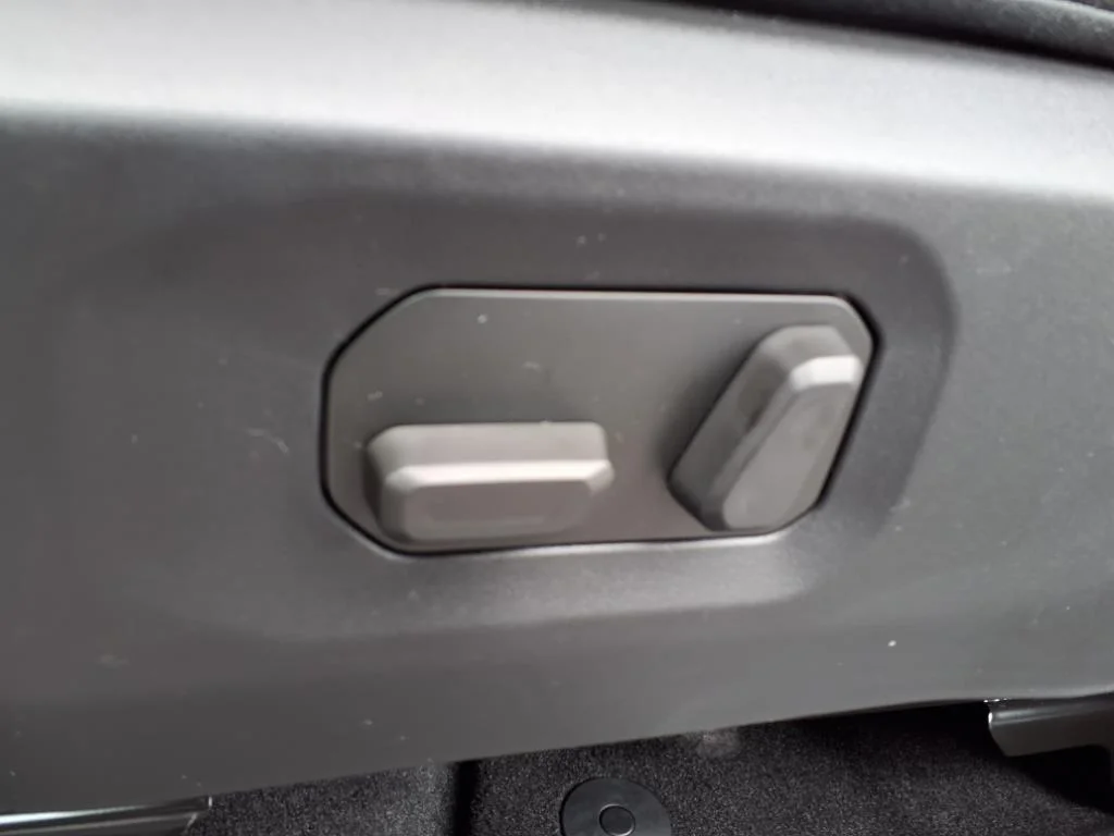 2025 Jeep Wrangler 4-Door Sahara - Photo 12