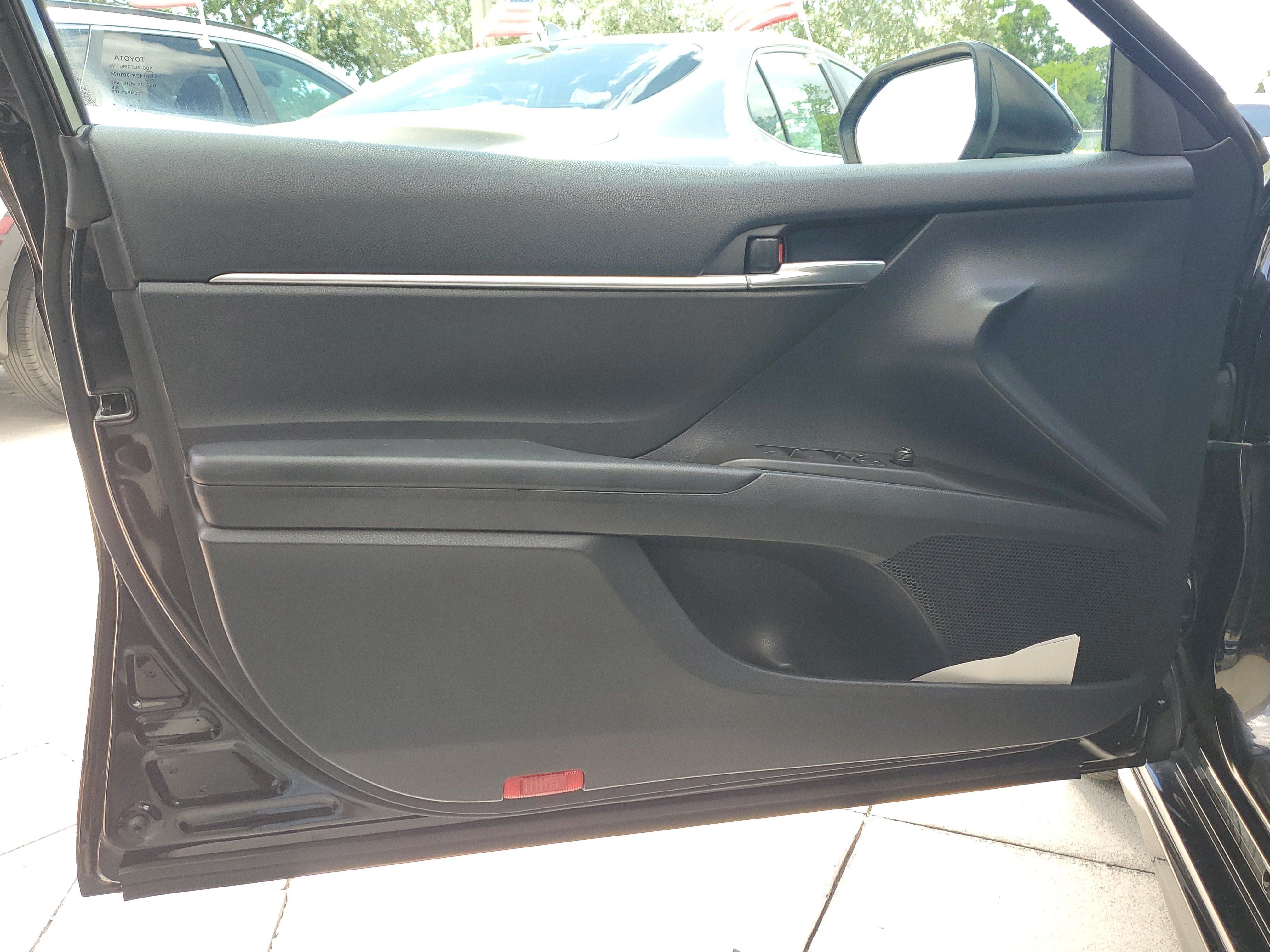 Used 2022 Midnight Black Metallic Toyota SE image 18