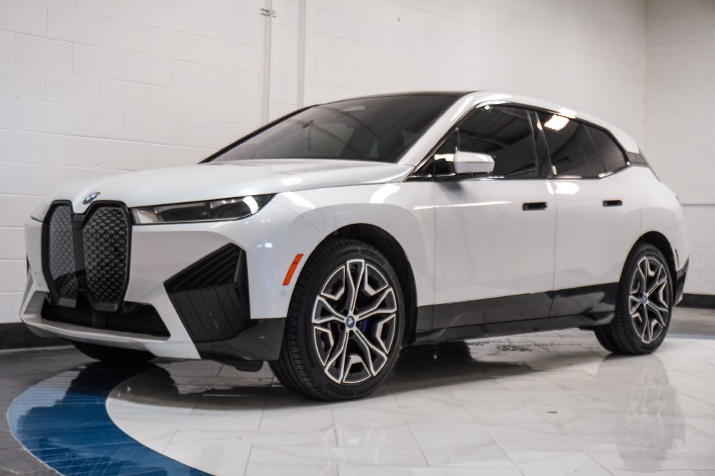 Used 2024 White BMW xDrive50 image 4