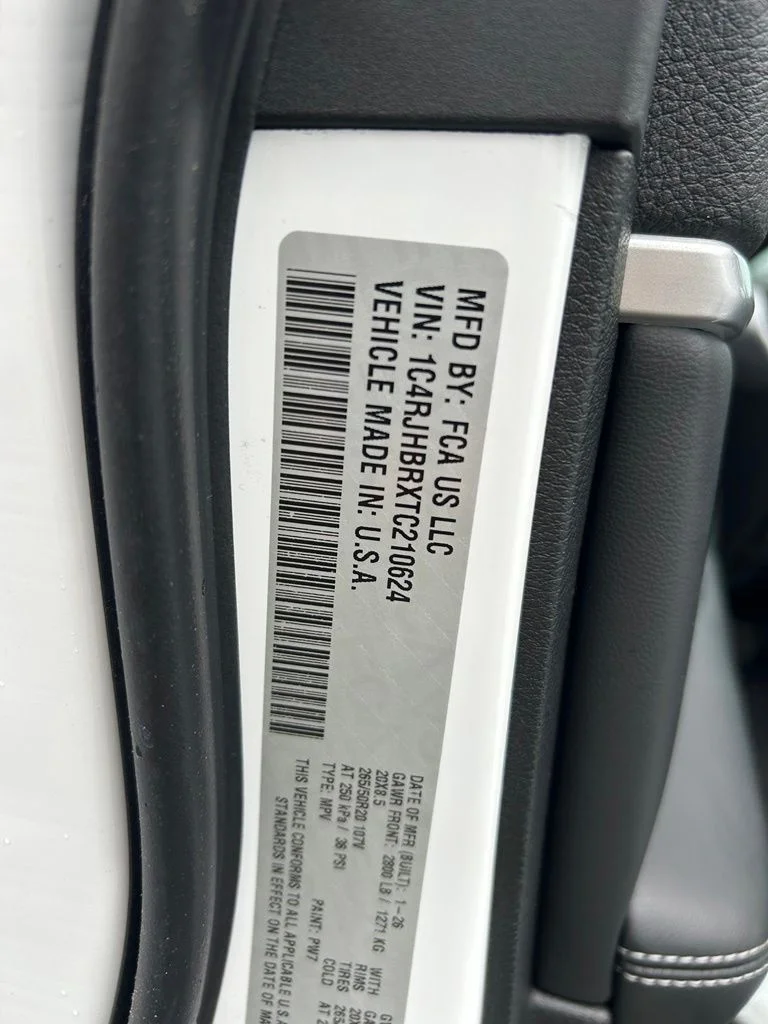 New 2026 Bright White Clear-Coat Exterior Paint Jeep Limited image 14