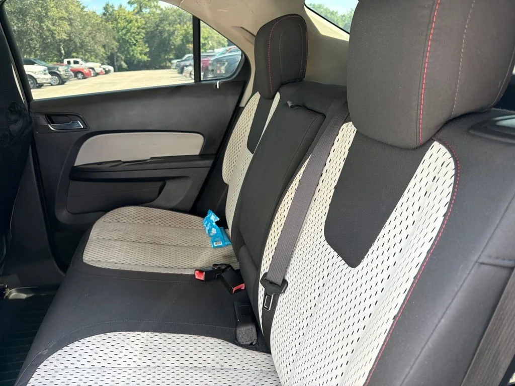 Used 2010 Summit White Chevrolet LS image 11