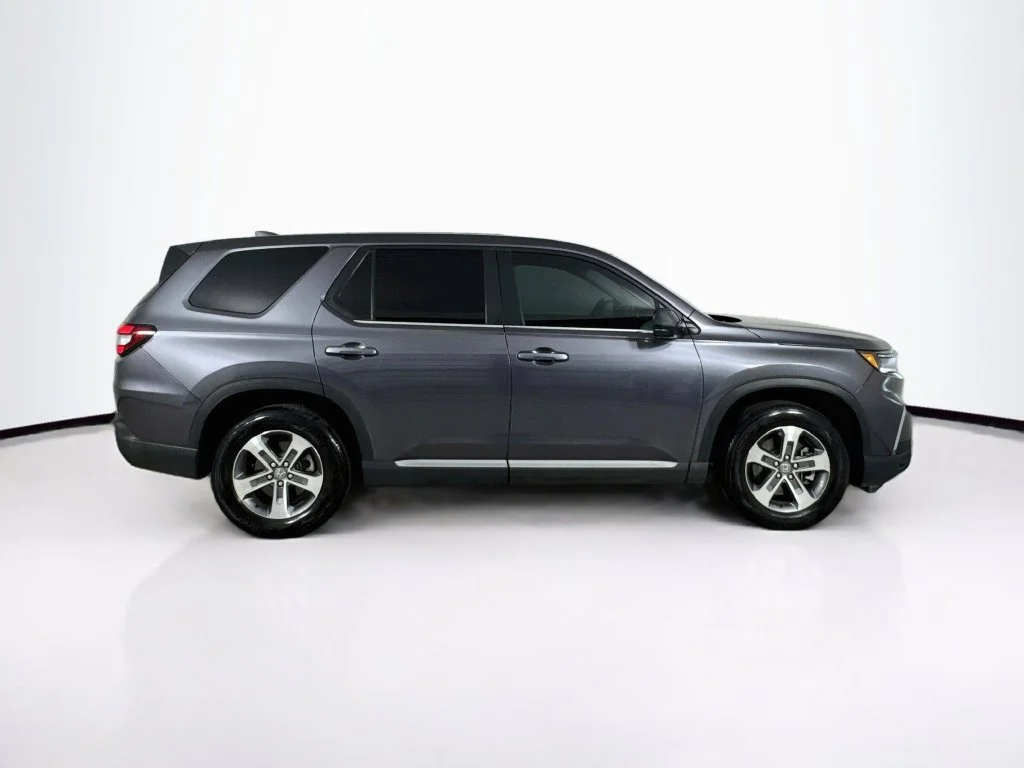 Certified Used 2025 Modern Steel Metallic Honda EX-L image 9