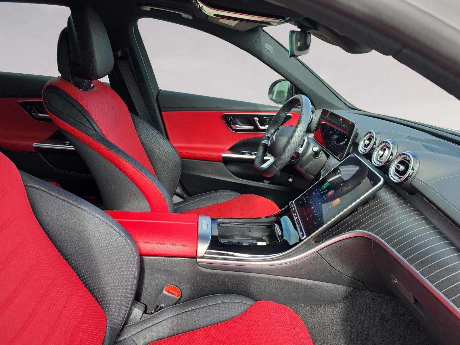 2025 Mercedes-Benz C-Class Sedan C 300 - Photo 15