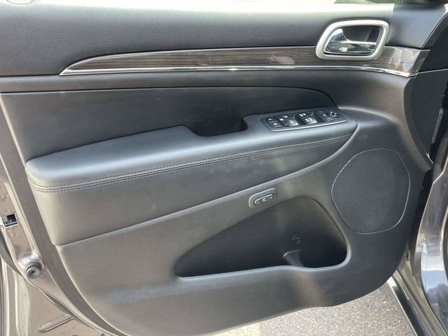 Certified Used 2018 Granite Crystal Clearcoat Metallic Jeep Overland image 9