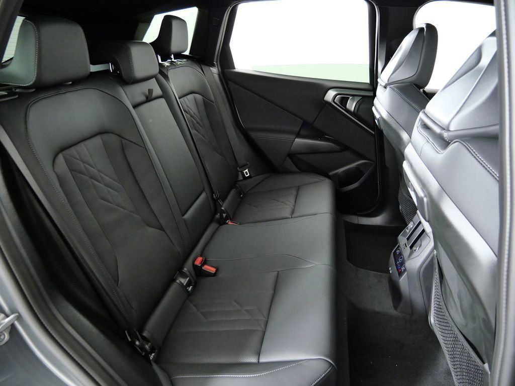 Used 2026 Skyscraper Grey Metallic BMW 30 xDrive image 27