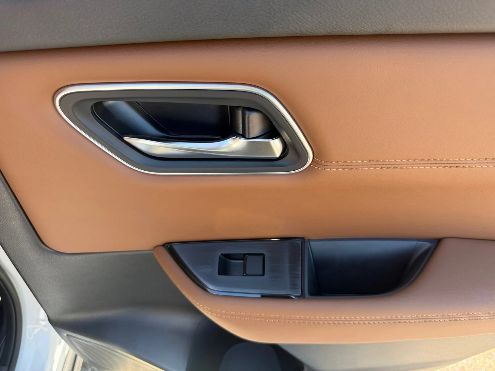 New 2026 Everest White Pearl Tricoat Nissan Platinum image 37