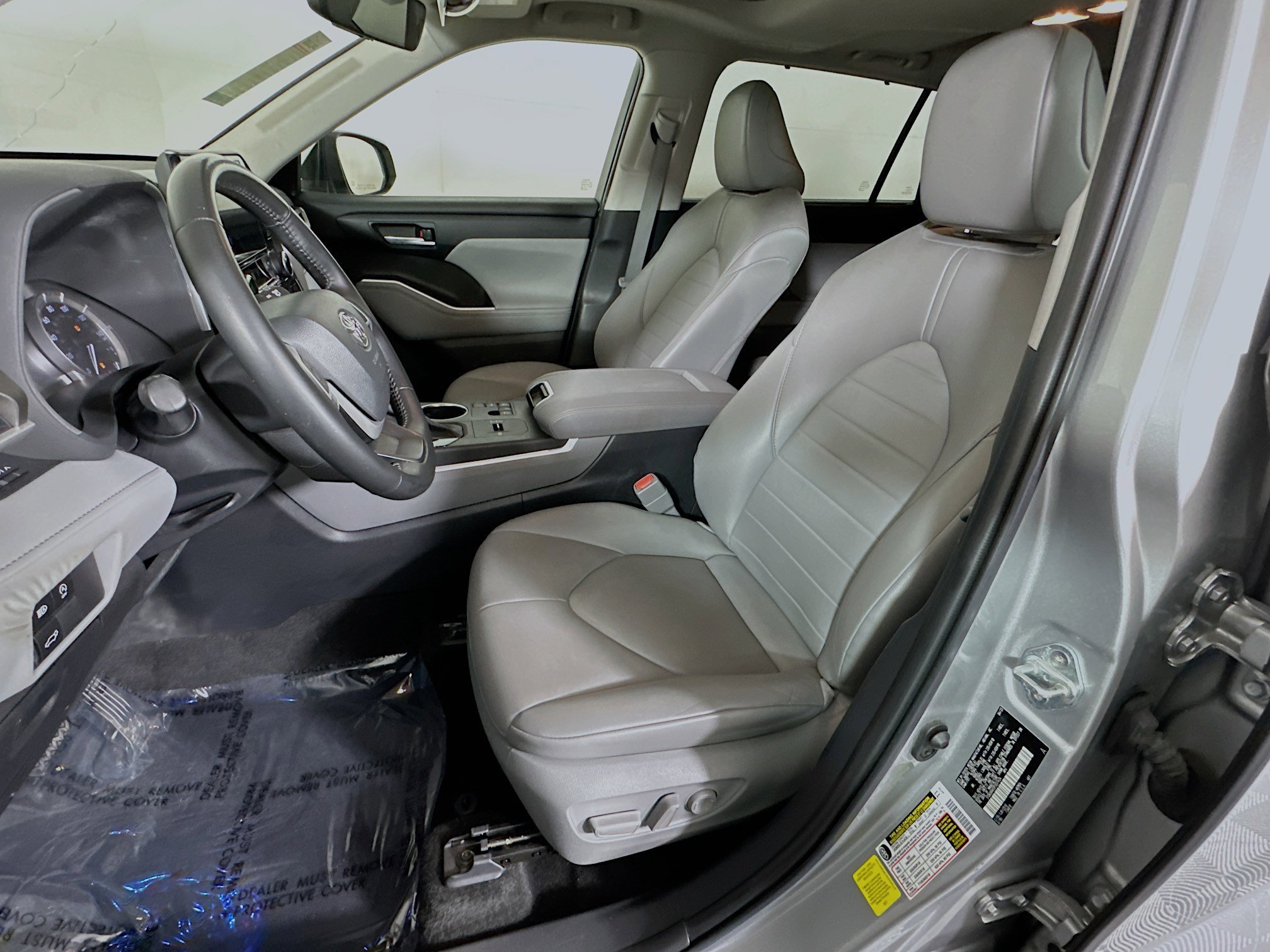 Used 2023 Celestial Silver Metallic Toyota XLE image 5