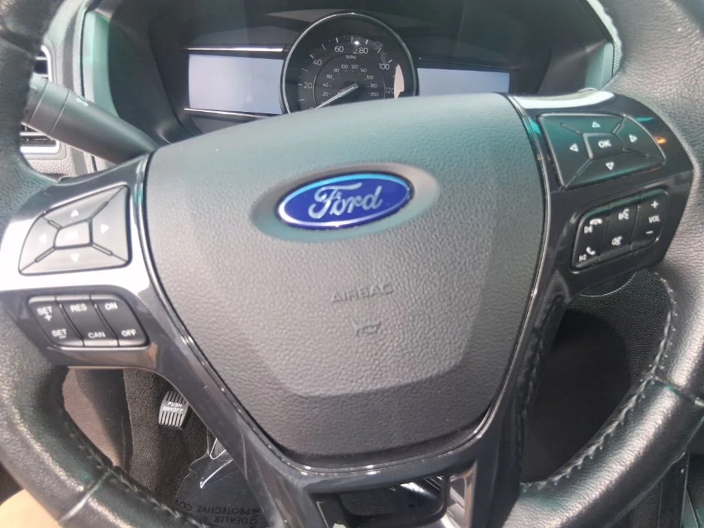 Used 2017 Gray Ford XLT image 11