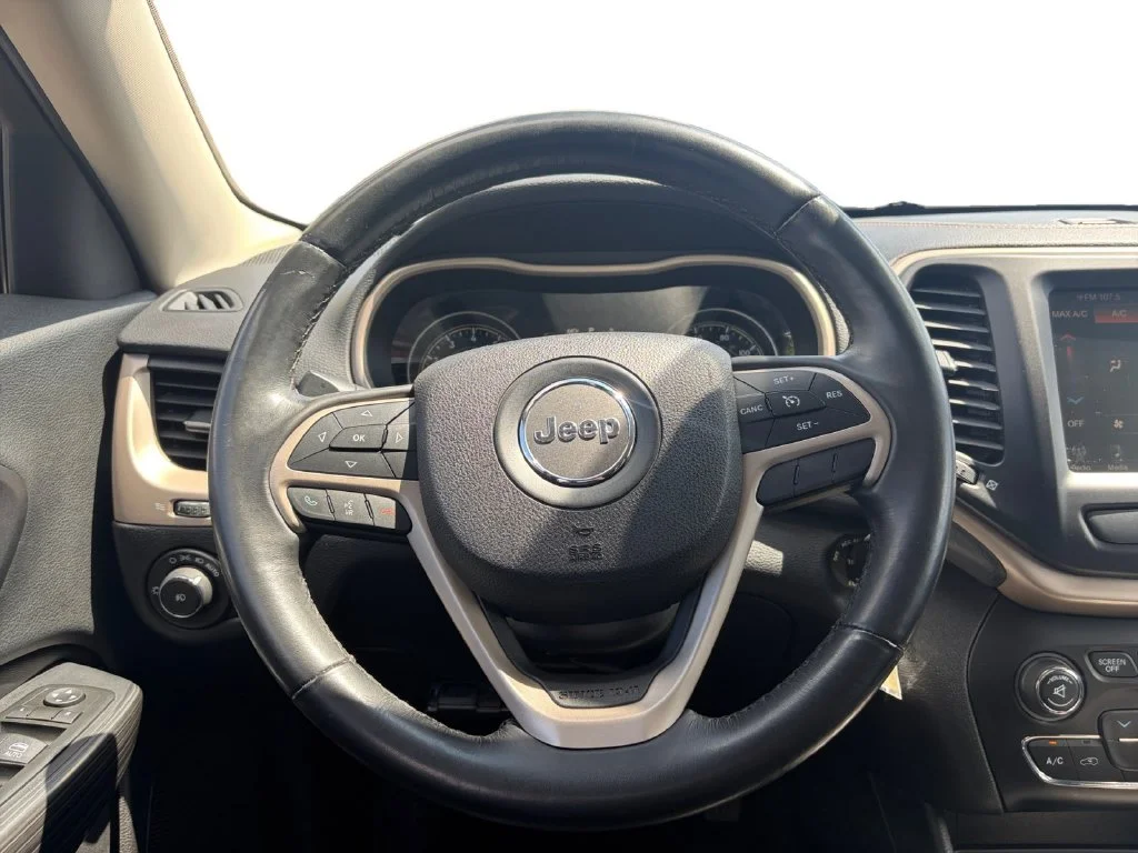 Used 2015 Gray Jeep Latitude image 13